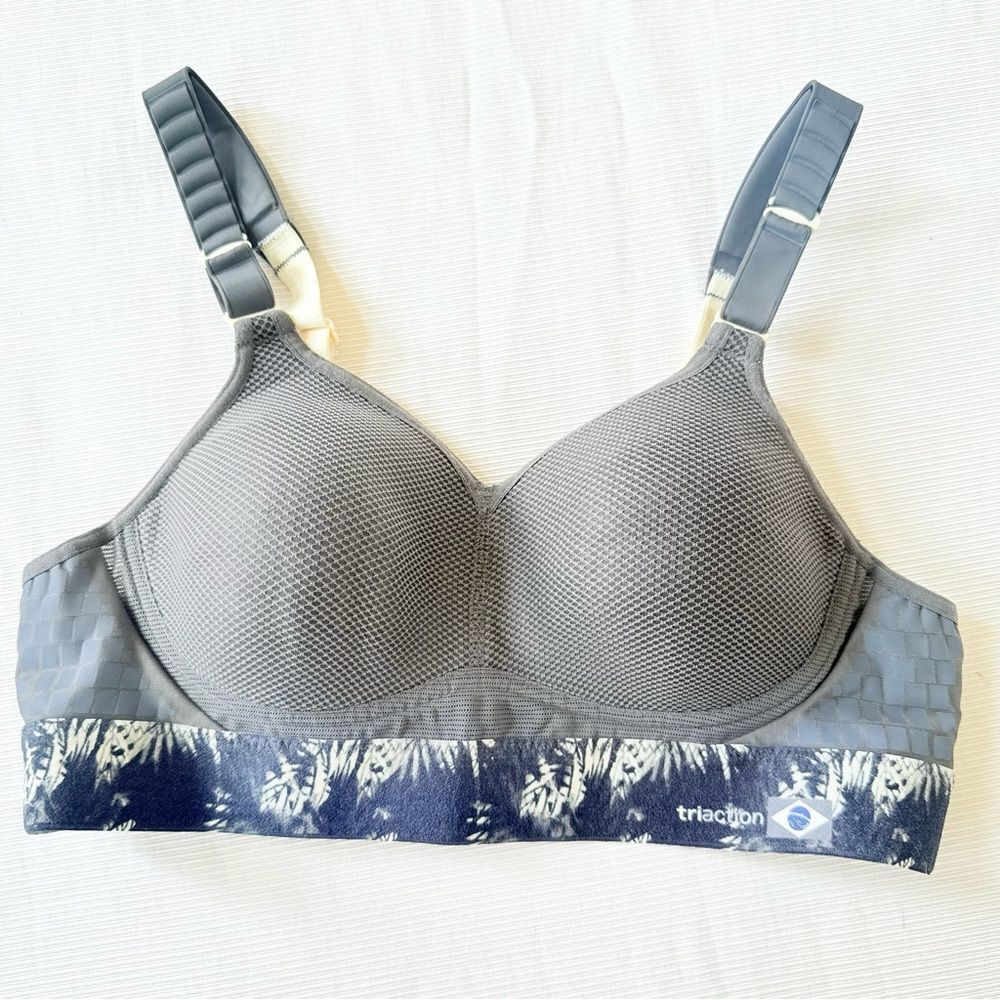 Triaction Hybrid Lite Womens Sports Bra Adjustable wide Strap Grey Wireless 34A